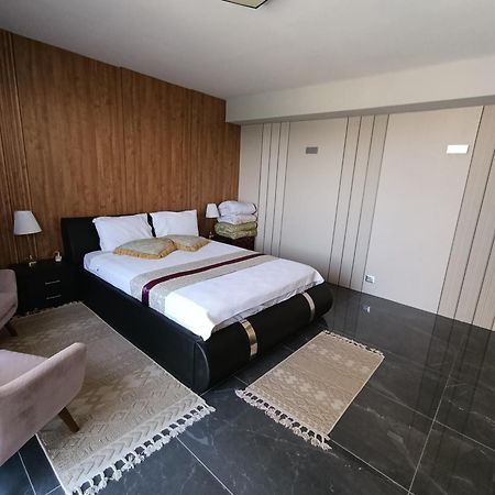 Penthouse Apartment On The Beach Bat Yam Exterior photo